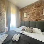 Boutique Malo - Old Town And Parking Trogir