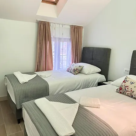 Hotel Boutique Malo - Old Town And Parking 3*