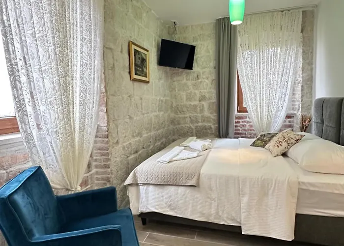 Malo Ξενοδοχείο Τρογκίρ