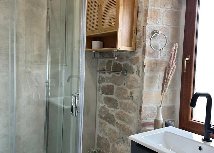 Malo 3* Τρογκίρ