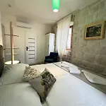 Готель Boutique Malo - Old Town And Parking 3*