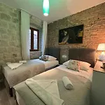 Boutique Malo - Old Town And Parking Готель