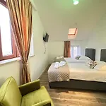 Boutique Malo - Old Town And Parking 3* Трогір
