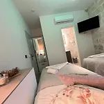 Готель Boutique Malo - Old Town And Parking