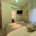 Boutique Malo - Old Town And Parking Готель 3*