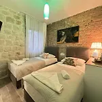 Boutique Malo - Old Town And Parking Готель Трогір
