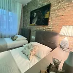 Готель Boutique Malo - Old Town And Parking