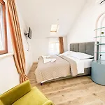 Boutique Malo - Old Town And Parking