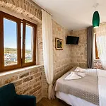 Boutique Malo - Old Town And Parking 3* Trogir