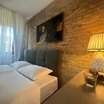 Готель Boutique Malo - Old Town And Parking