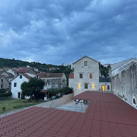 Szálloda Malo Trogir