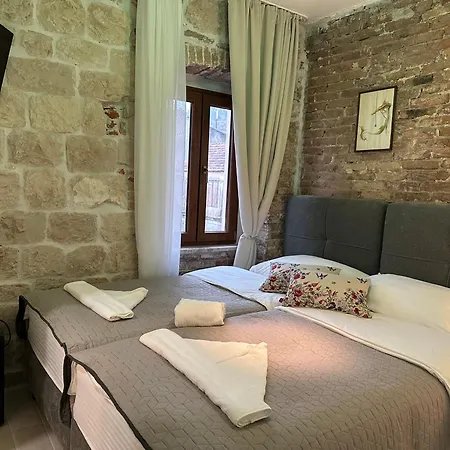 Boutique Malo - Old Town And Parking Hotel