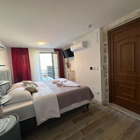Boutique Malo - Old Town And Parking Готель 3*