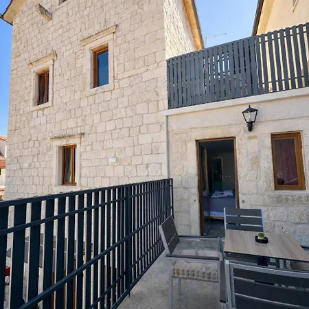 Boutique Malo - Old Town And Parking 3* Trogir