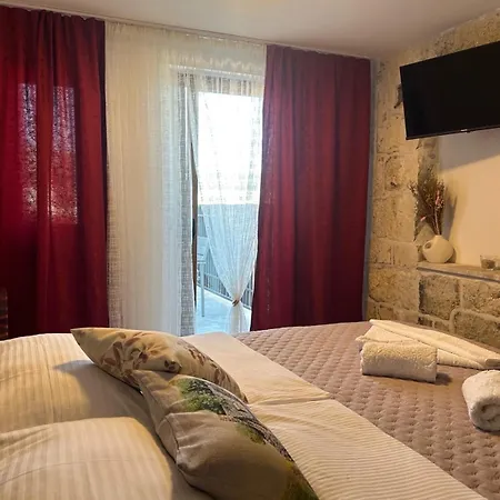 Boutique Malo - Old Town And Parking Готель 3*