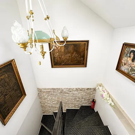 Boutique Malo - Old Town And Parking Hotel