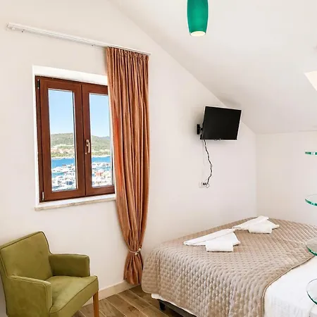 Hotel Boutique Malo - Old Town And Parking 3*